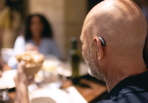 How the Phonak Infinio Sphere Cuts Through Noise in Restaurants and Crowds